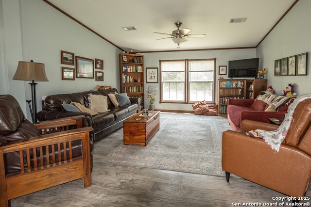 Listing photo id 13 for 26701 Fm 470