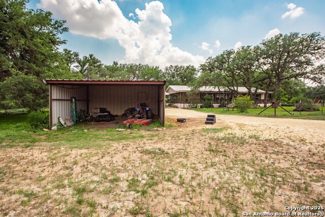 Listing photo id 30 for 26701 Fm 470