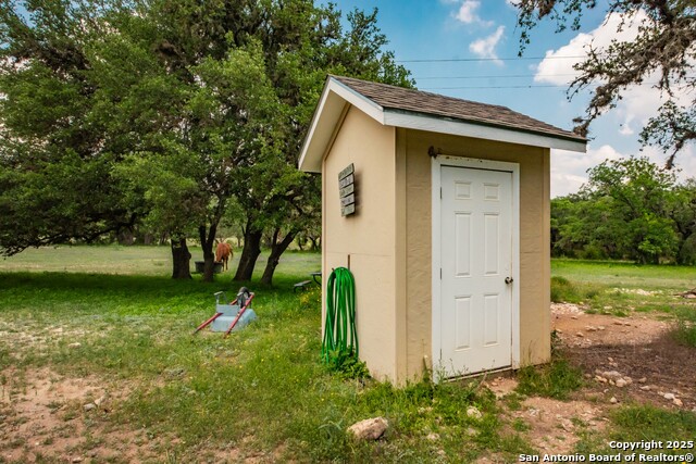 Listing photo id 32 for 26701 Fm 470