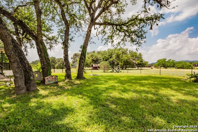 Listing photo id 35 for 26701 Fm 470