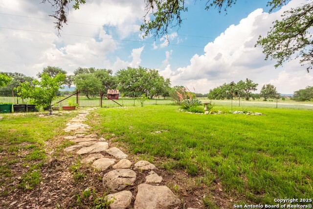 Listing photo id 6 for 26701 Fm 470