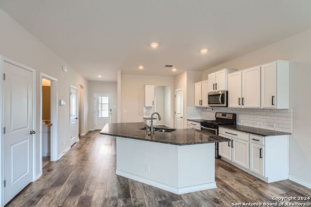 Image 10 of 27 For 13536 Boothe