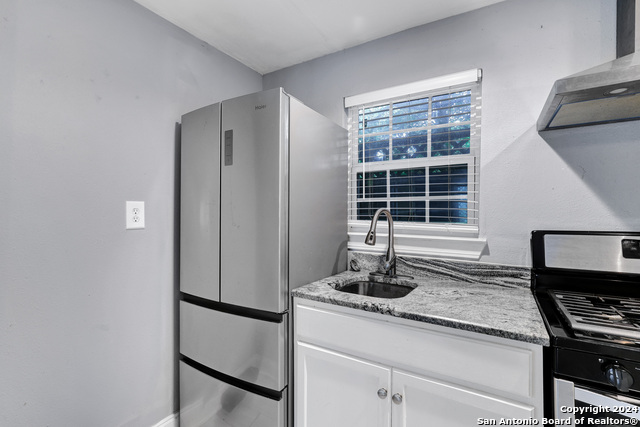 Image 11 of 19 For 527 Fulton Ave  3