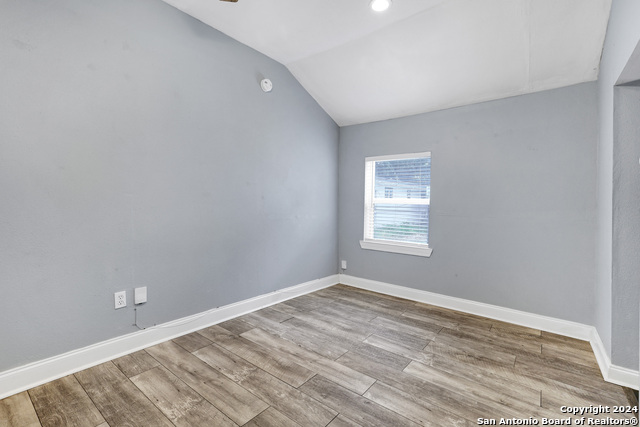 Image 14 of 19 For 527 Fulton Ave  3
