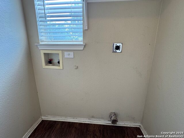 Listing photo id 8 for 6815 Cougar Cove