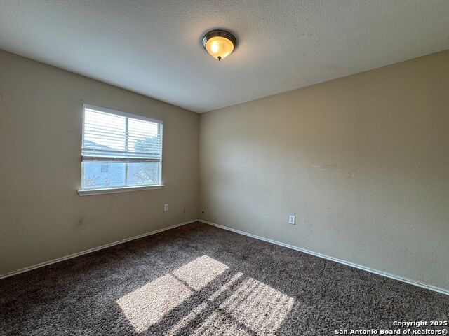 Listing photo id 18 for 6815 Cougar Cove