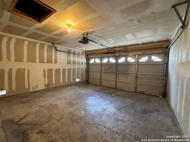 Listing photo id 2 for 6815 Cougar Cove