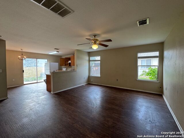 Listing photo id 3 for 6815 Cougar Cove