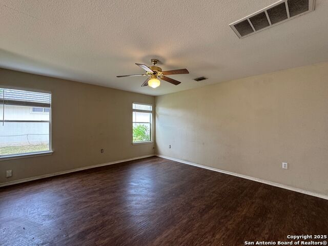 Listing photo id 4 for 6815 Cougar Cove