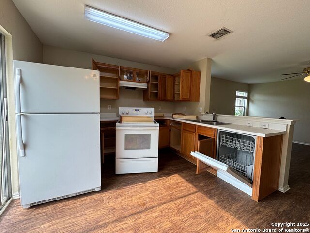 Listing photo id 6 for 6815 Cougar Cove