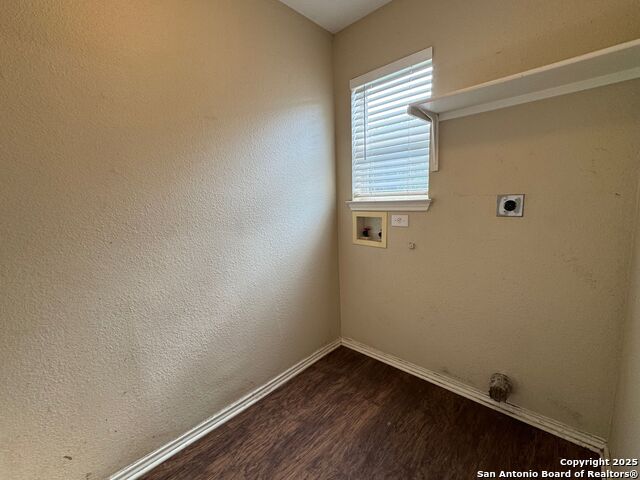 Listing photo id 7 for 6815 Cougar Cove
