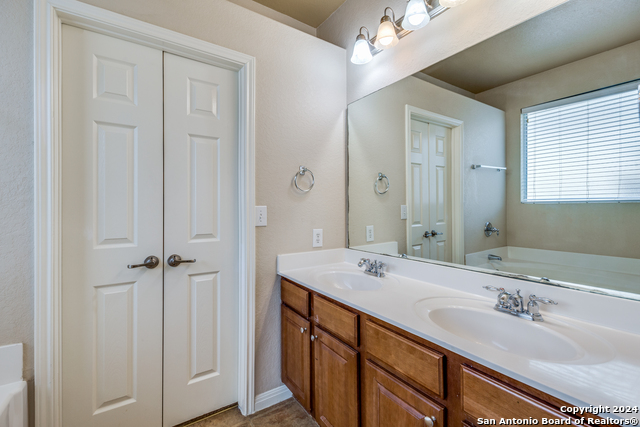 Image 22 of 41 For 10603 Catfish Ln