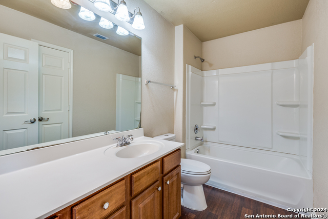 Image 27 of 41 For 10603 Catfish Ln