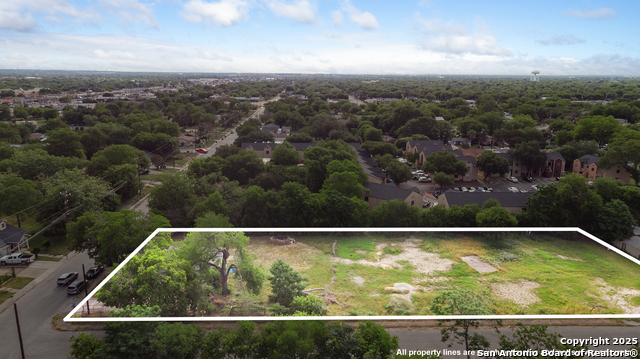 Listing photo id 0 for 1034 Grosvenor Blvd