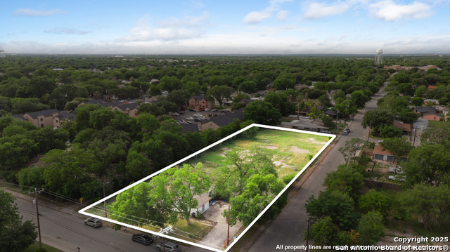 Listing photo id 1 for 1034 Grosvenor Blvd