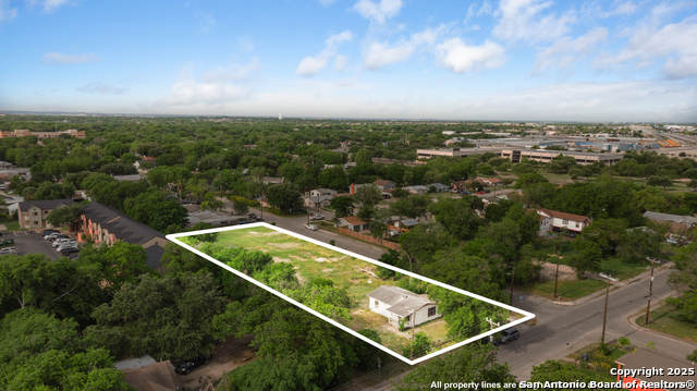 Listing photo id 2 for 1034 Grosvenor Blvd