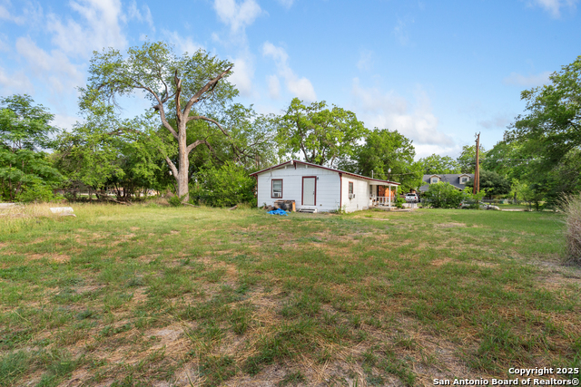 Listing photo id 5 for 1034 Grosvenor Blvd