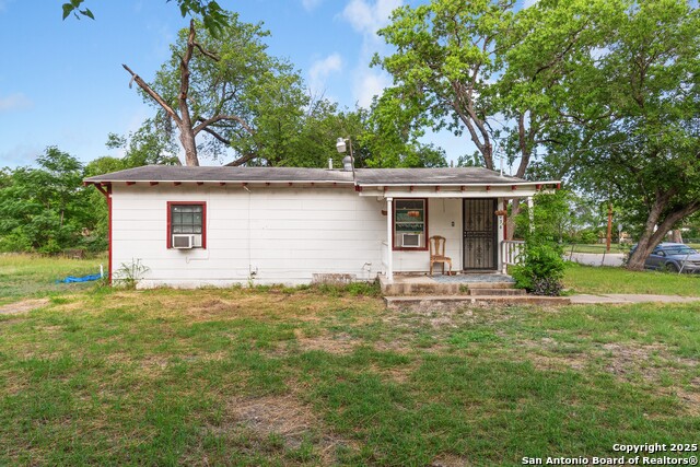 Listing photo id 6 for 1034 Grosvenor Blvd