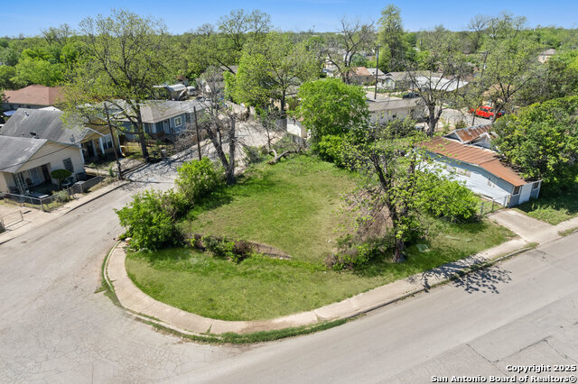Listing photo id 1 for 105 Shiner St