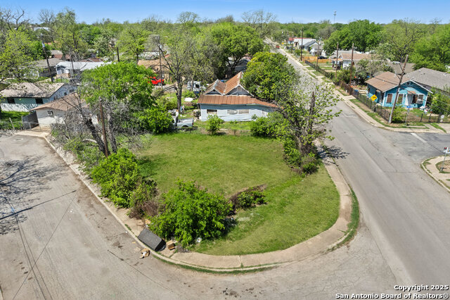 Listing photo id 2 for 105 Shiner St