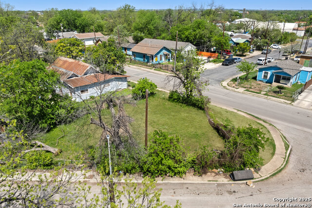 Listing photo id 3 for 105 Shiner St