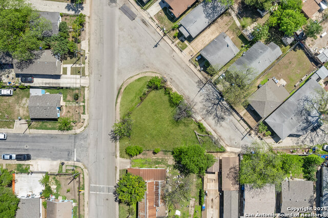 Listing photo id 7 for 105 Shiner St
