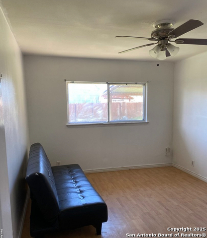 Listing photo id 1 for 818 De Kalb