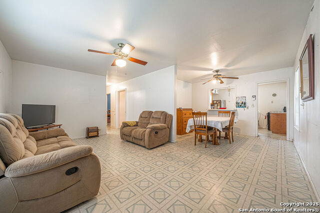 Listing photo id 13 for 6442 Buena Vista