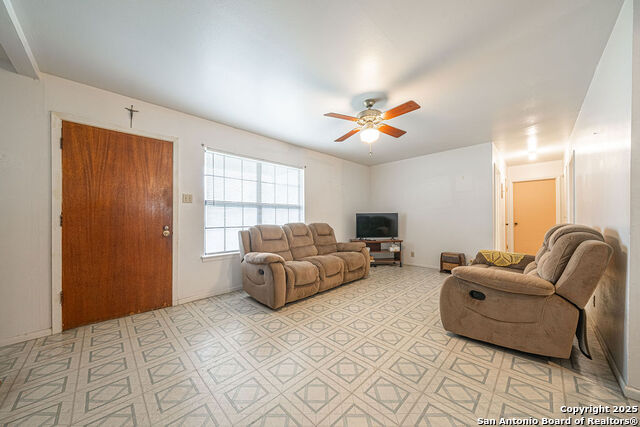 Listing photo id 14 for 6442 Buena Vista