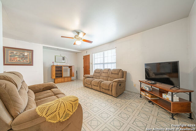 Listing photo id 15 for 6442 Buena Vista