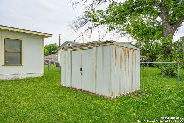 Listing photo id 25 for 6442 Buena Vista