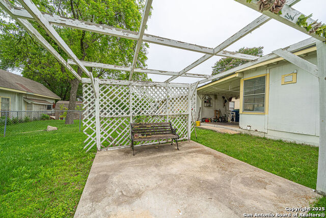 Listing photo id 27 for 6442 Buena Vista