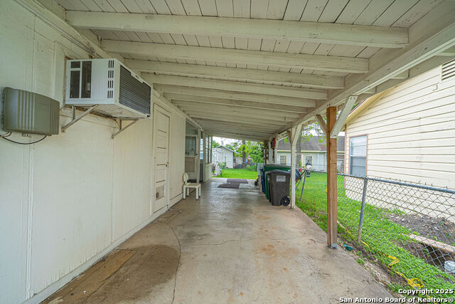 Listing photo id 3 for 6442 Buena Vista