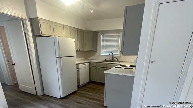Image 3 of 6 For 630 Guenther Ave S 2