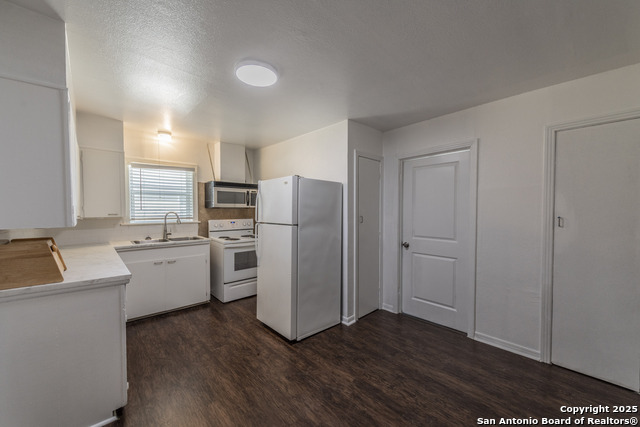 Image 2 of 6 For 630 S Guenther Ave  3