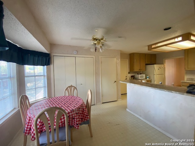 Listing photo id 14 for 4102 Greco Dr