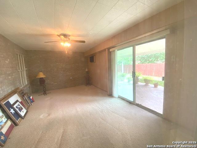 Listing photo id 15 for 4102 Greco Dr