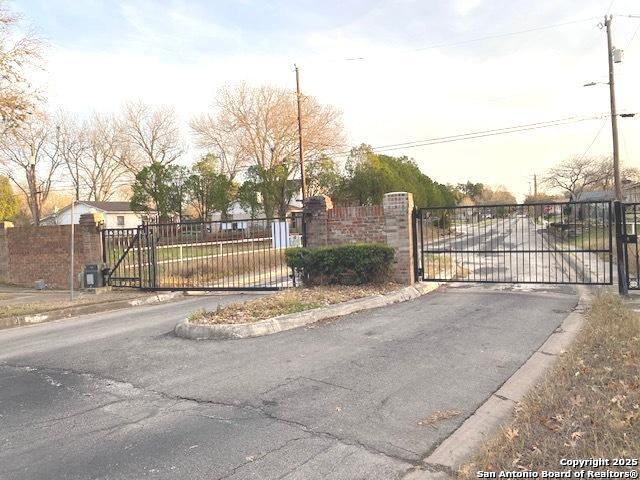 Listing photo id 0 for 4102 Greco Dr