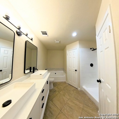 Listing photo id 13 for 13243 Larkfield