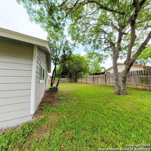 Listing photo id 14 for 13243 Larkfield