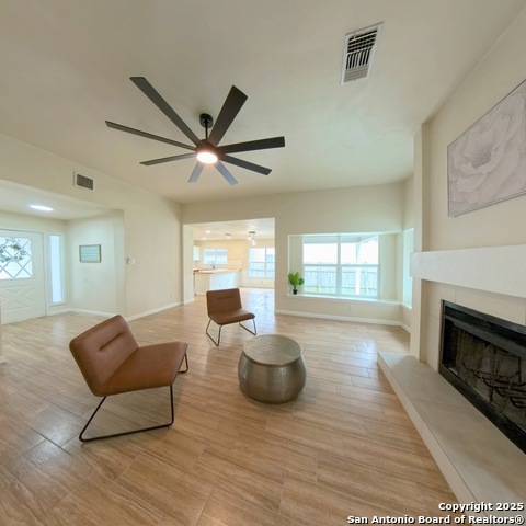 Listing photo id 3 for 13243 Larkfield