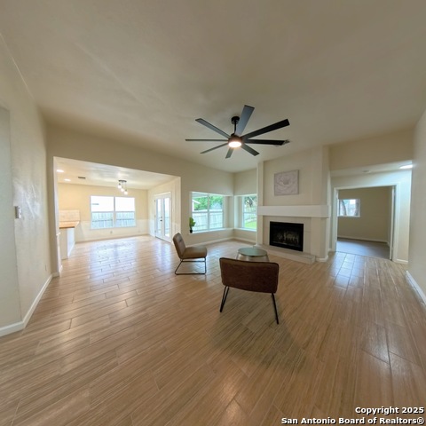 Listing photo id 4 for 13243 Larkfield