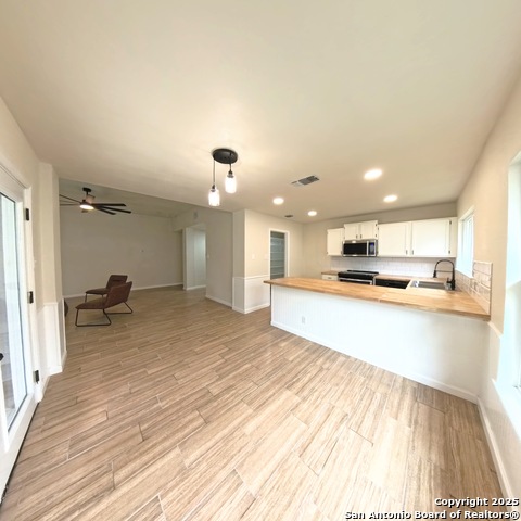 Listing photo id 5 for 13243 Larkfield