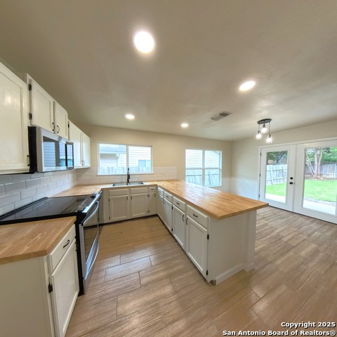 Listing photo id 6 for 13243 Larkfield