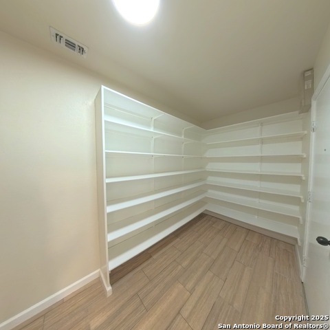 Listing photo id 7 for 13243 Larkfield