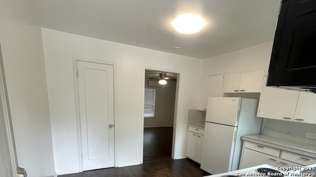 Image 2 of 6 For 630 S Guenther Ave  4