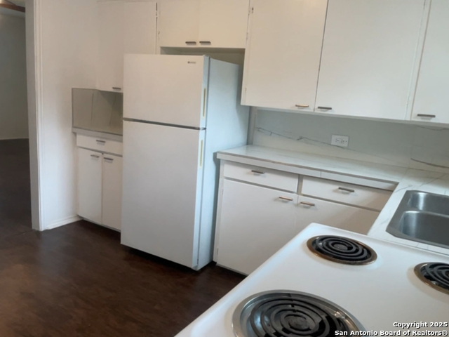 Image 3 of 6 For 630 S Guenther Ave  4