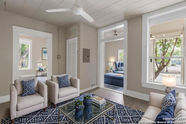 Listing photo id 18 for 2024 S Flores