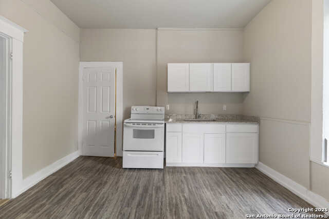 Listing photo id 20 for 2024 S Flores