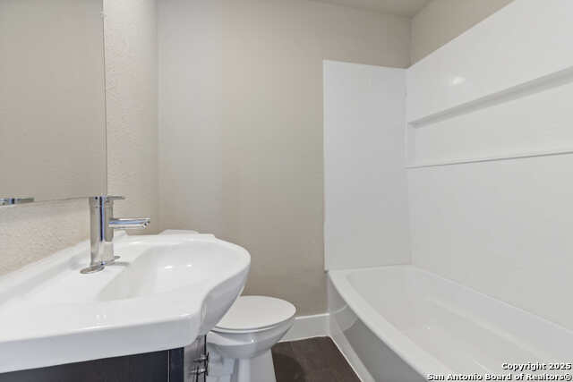 Listing photo id 21 for 2024 S Flores